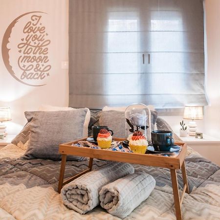 Luxury Seaside Apartment Next To Starbucks Opossite The Beach Park Of Flisvos เอเธนส์ ภายนอก รูปภาพ
